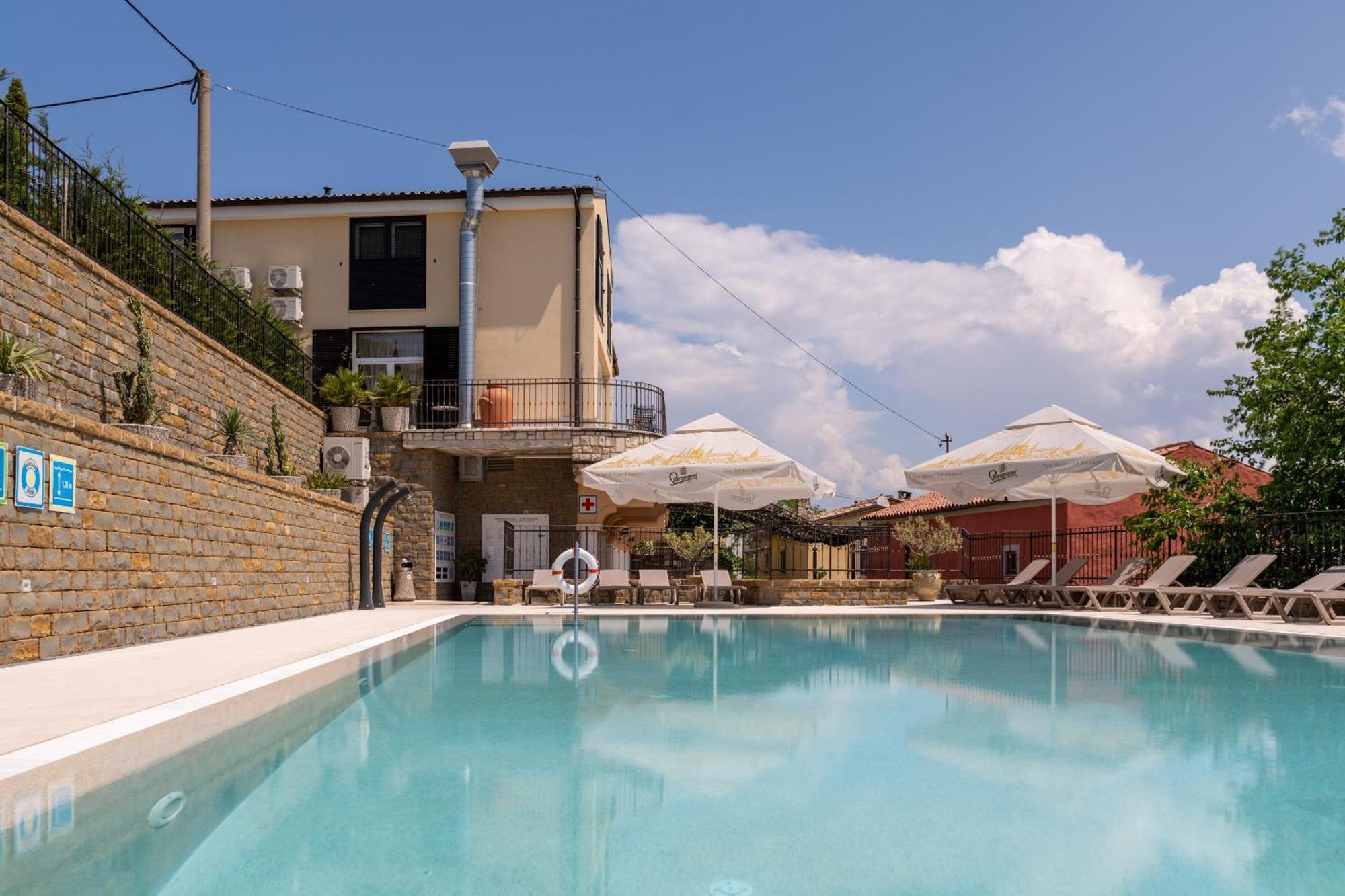 Hotel Stara Sola - Oleander Resort Korte المظهر الخارجي الصورة